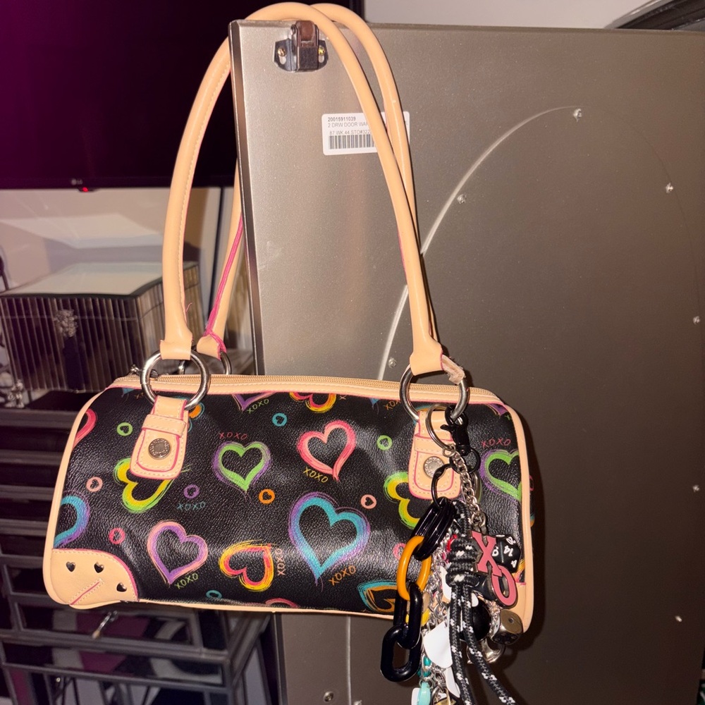 XOXO Black and Pink Shoulder Bag with Chic Design